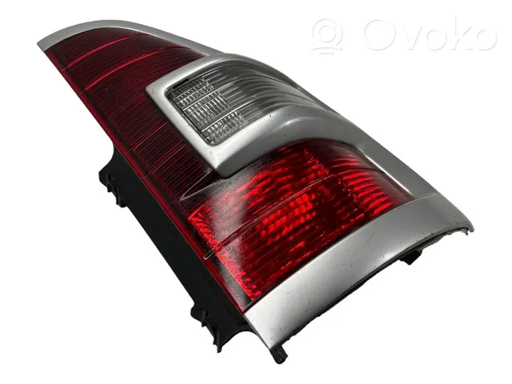 Mitsubishi Pajero Sport I Lampa tylna R1726