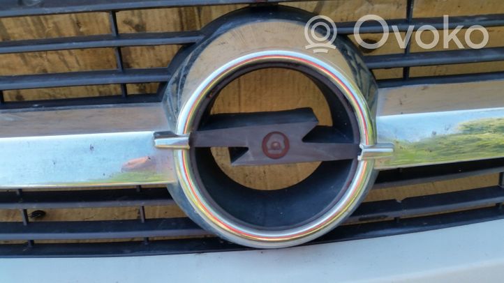 Opel Movano A Griglia superiore del radiatore paraurti anteriore MOVANO