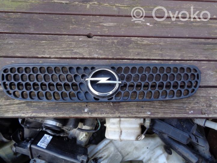 Opel Agila A Maskownica / Grill / Atrapa górna chłodnicy 