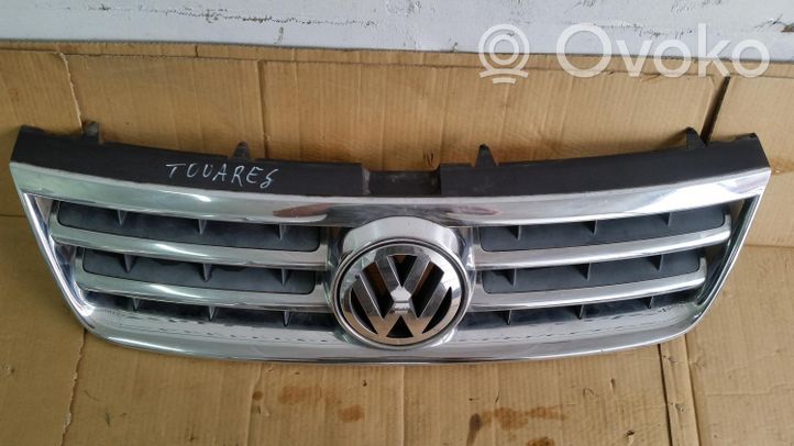 Volkswagen Touareg I Griglia anteriore 7L6853651A