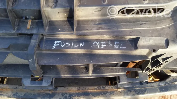 Ford Fusion Jäähdyttimen kehyksen suojapaneeli Pas