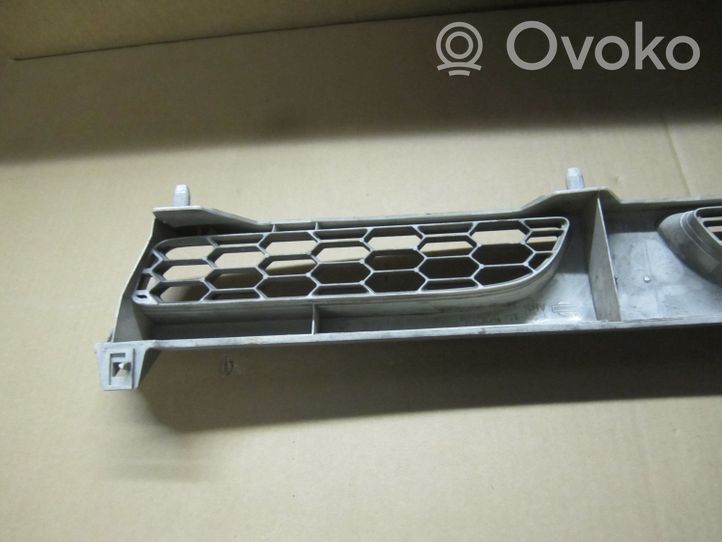 Nissan Sunny Maskownica / Grill / Atrapa górna chłodnicy 6231050C000