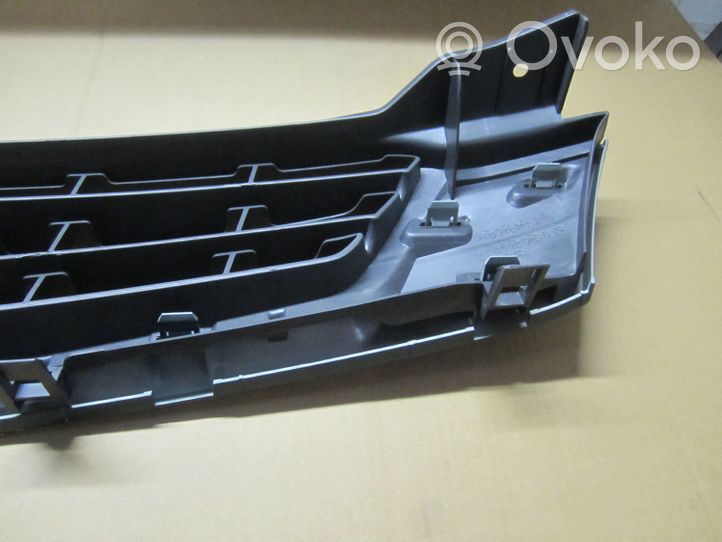 Mazda Demio Grille calandre supérieure de pare-chocs avant D26750712