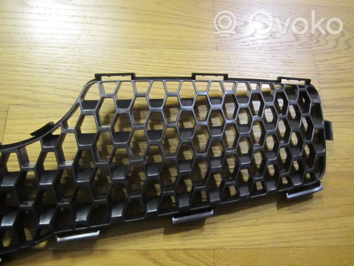 Toyota Yaris Grille calandre supérieure de pare-chocs avant 