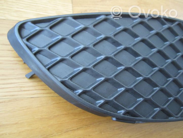 Mitsubishi Lancer VIII Grille inférieure de pare-chocs avant 