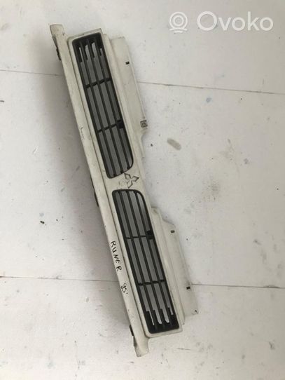 Mitsubishi Space Runner Grille de calandre avant MB667240