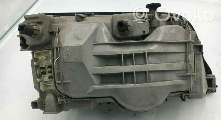 Mercedes-Benz C W202 Lampa przednia 0301036201