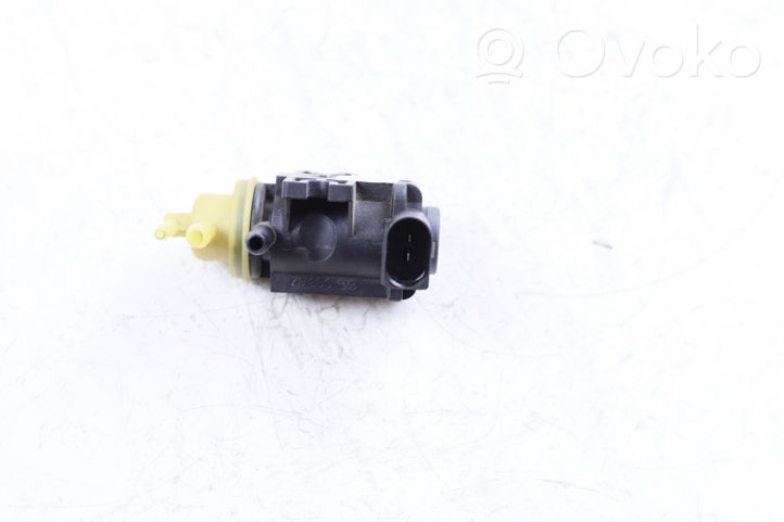 Volkswagen Passat Alltrack Valve vacuum 04L131051F