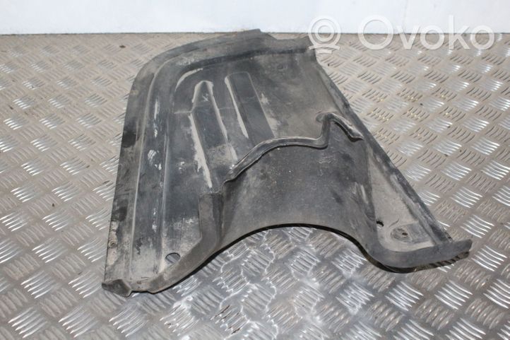 Volkswagen PASSAT B6 Couvre-soubassement arrière 3C0825216