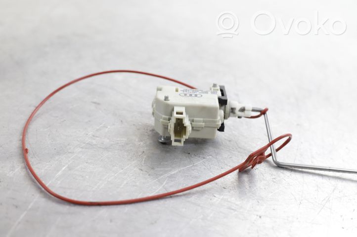 Audi A4 S4 B7 8E 8H Motorino del tappo del serbatoio del carburante 8E0862153A