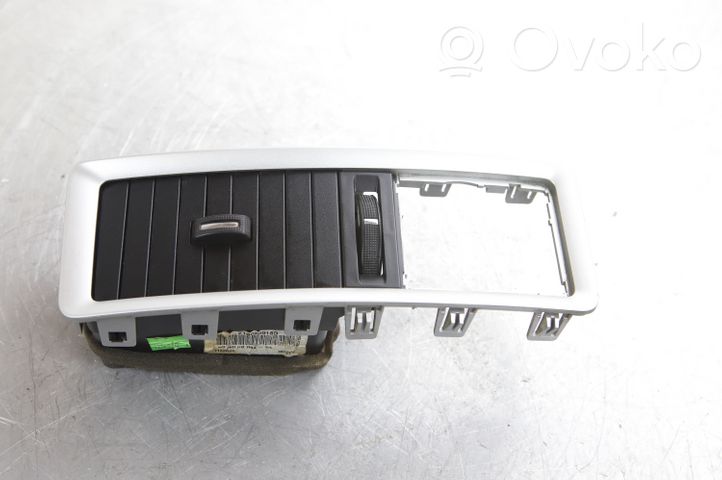 Dodge RAM Moldura protectora de la rejilla de ventilación lateral del panel 21902691