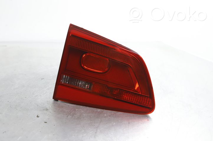 Volkswagen Touran II Luces portón trasero/de freno 1T0945093A