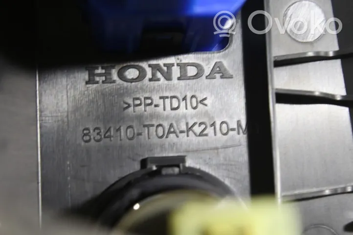 Honda CR-V AUX-pistokeliitin 83410-T0A-K210