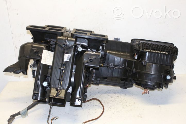 Mercedes-Benz GLA W156 Interior heater climate box assembly A2468301800