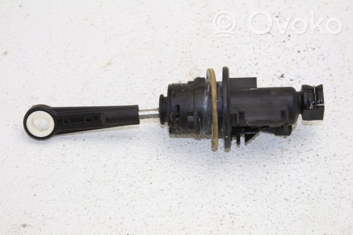 Audi A4 S4 B8 8K Główny cylinder sprzęgła 8K2721401E