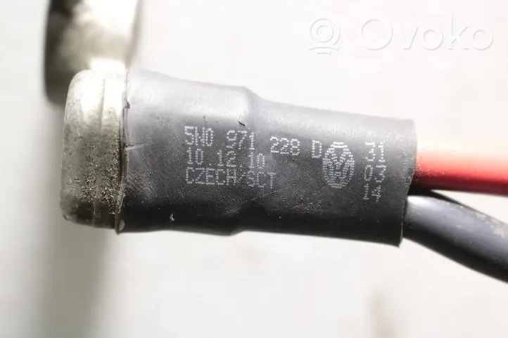 Volkswagen Tiguan Câble de batterie positif 5N0971228D