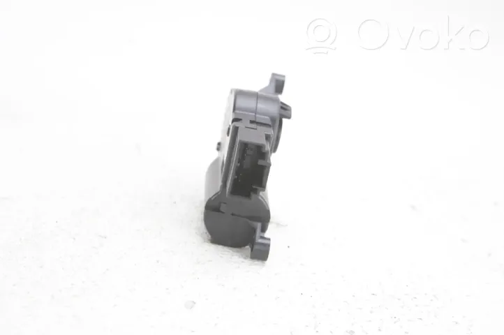 Volkswagen Tiguan Air flap motor/actuator 