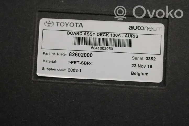 Toyota Auris E180 Tavaratilan kaukalon tekstiilikansi 5841002050