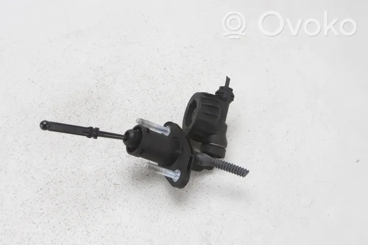 Opel Astra J Pompa della frizione 55561916