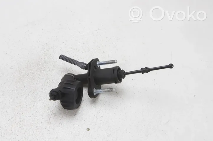 Opel Astra J Clutch master cylinder 55561916