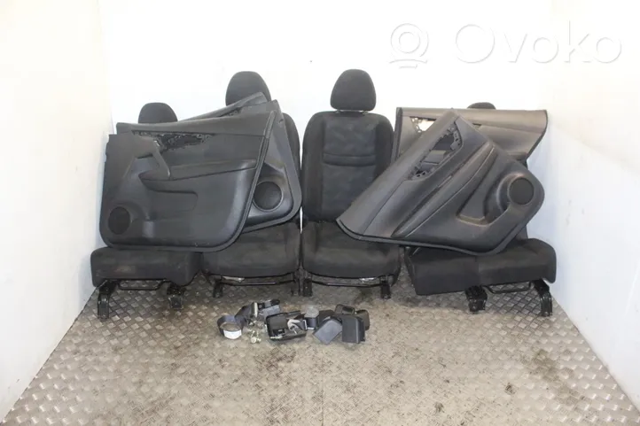 Nissan X-Trail T32 Fotele / Kanapa / Boczki / Komplet 