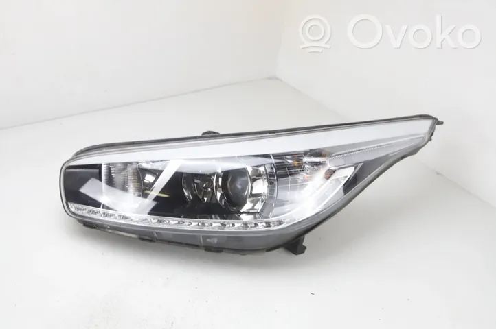 KIA Ceed Lampa przednia 92101-A2250