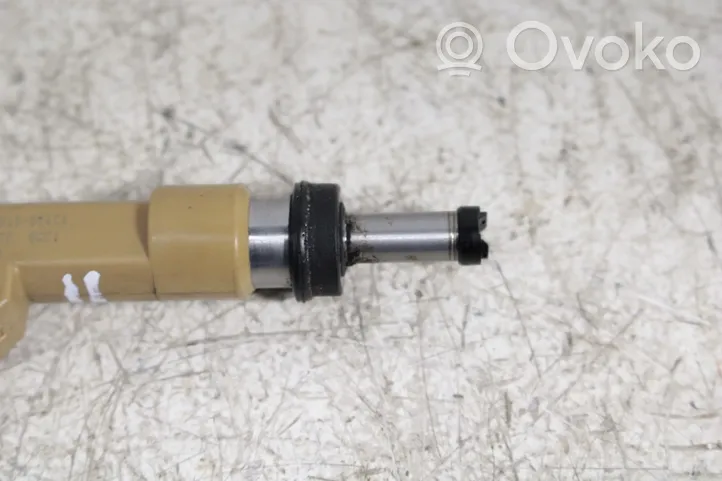 Toyota Auris E180 Injecteur de carburant 23250-0T030