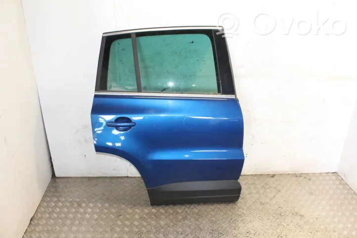 Volkswagen Tiguan Rear door 