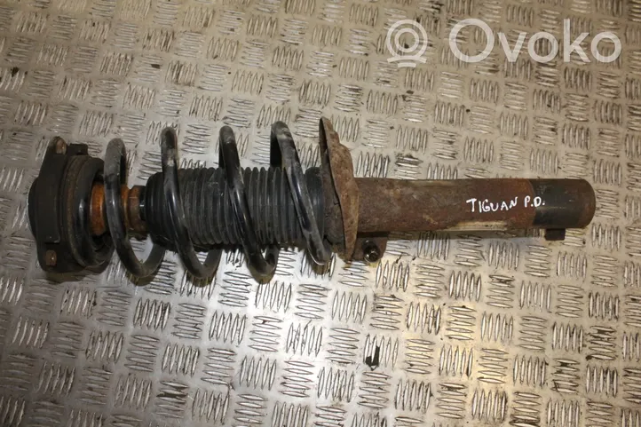 Volkswagen Tiguan Front shock absorber with coil spring 5N0400054T