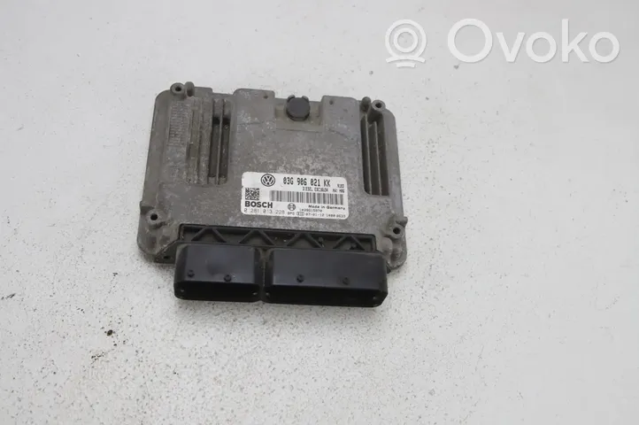 Volkswagen Touran I Calculateur moteur ECU 03G906021KK