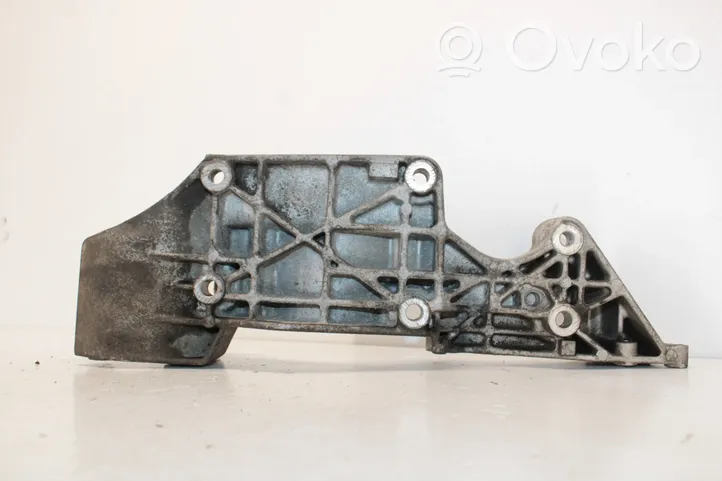 Audi TT Mk1 Soporte del alternador 06A903143P