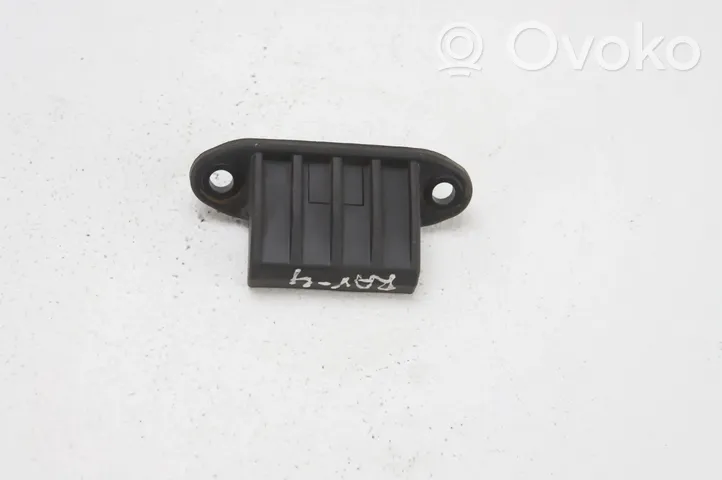Toyota RAV 4 (XA40) Przełącznik / Przycisk otwierania klapy bagażnika 15D126