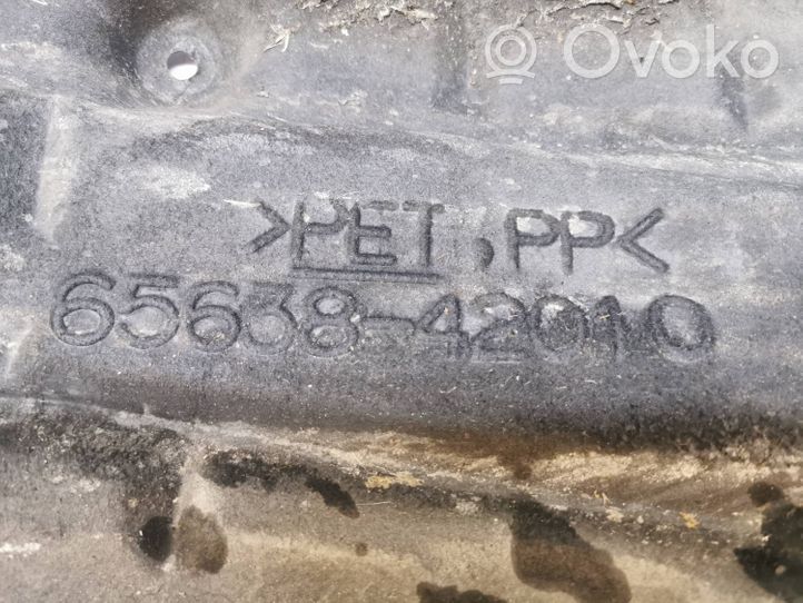 Toyota RAV 4 (XA40) Takapyörän sisälokasuojat 6563842010