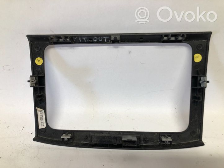 Mitsubishi Outlander Radion/GPS-laitteen pääyksikön kehys 3L0858069