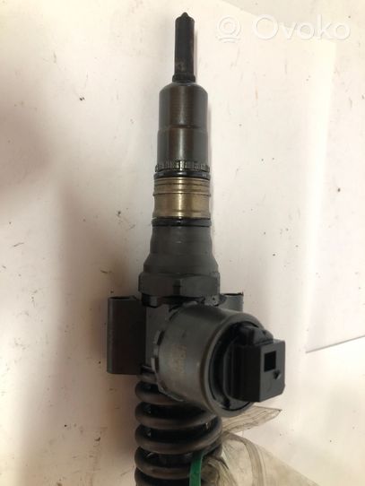 Volkswagen PASSAT B7 Injecteur de carburant 