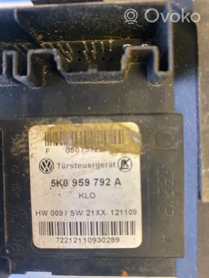 Volkswagen Golf VI Alzacristalli della portiera anteriore con motorino 5K0959792A