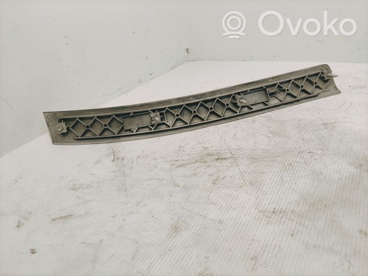 BMW 3 E46 Tappo cornice del serbatoio 8196102