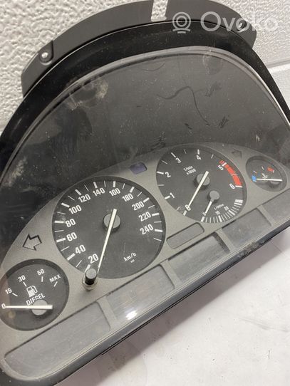 BMW 5 E39 Speedometer (instrument cluster) 88311228