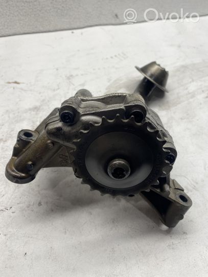 Volkswagen Touran I Oil pump 038115121C