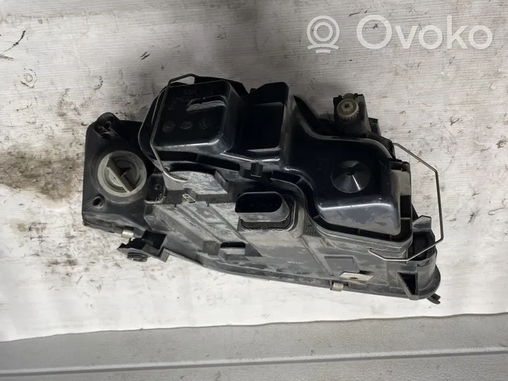 Audi A6 S6 C5 4B Phare frontale 15592300