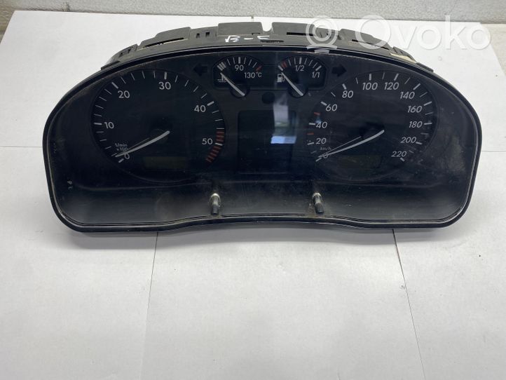 Volkswagen PASSAT B5 Compteur de vitesse tableau de bord 3B0919880D