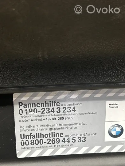 BMW 1 E81 E87 Keskikonsolin takasivuverhoilu 7060637