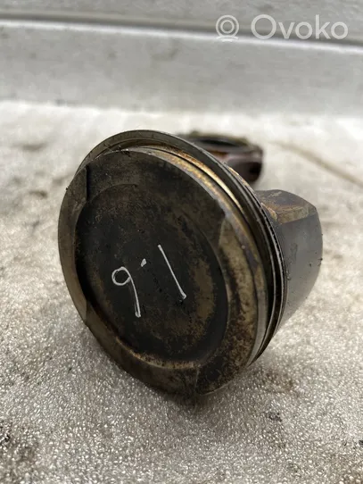 Volkswagen Golf IV Piston 050D