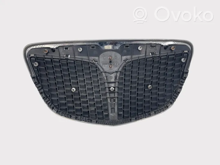 Lancia Musa Maskownica / Grill / Atrapa górna chłodnicy 735349457