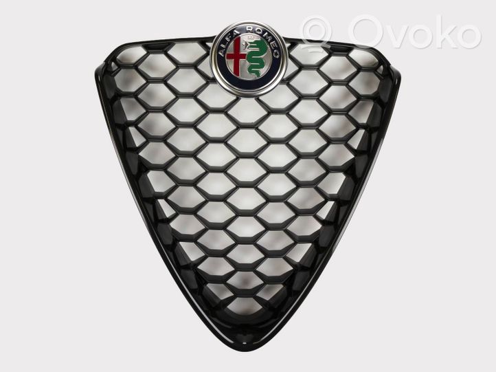 Alfa Romeo Giulia Etupuskurin ylempi jäähdytinsäleikkö 156157028
