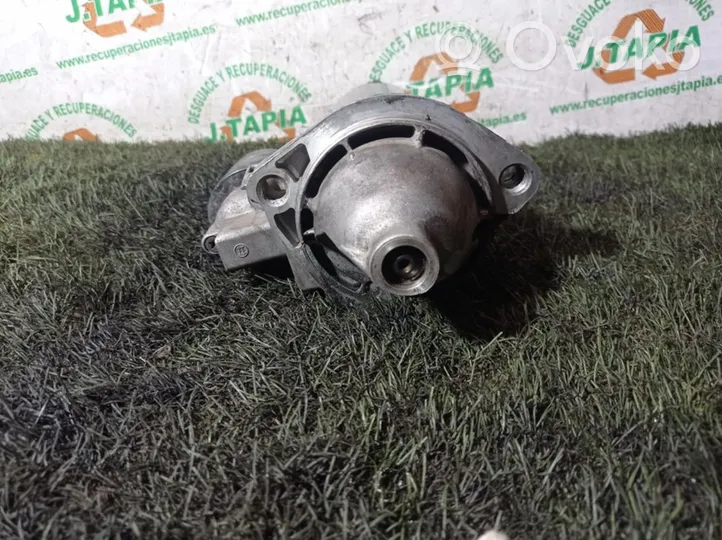 Volkswagen PASSAT Starter motor 068911024C