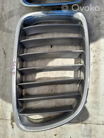 BMW X1 E84 Maskownica / Grill / Atrapa górna chłodnicy 2993307