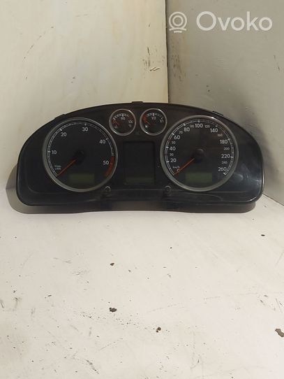 Volkswagen PASSAT B5.5 Compteur de vitesse tableau de bord 3B0920807G