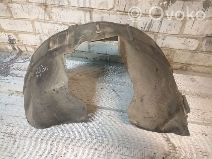 Skoda Octavia Mk2 (1Z) Rivestimento paraspruzzi passaruota anteriore 