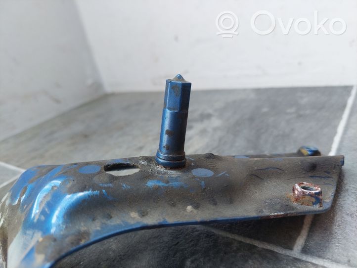 Volkswagen Golf V Supporto di montaggio del parafango 1K6821135